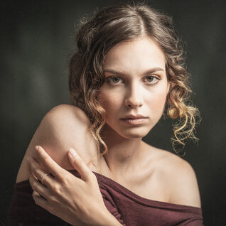 Classical portrait | Linda