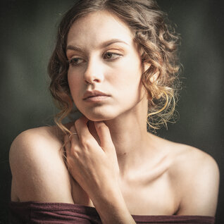 Classical portrait | Linda