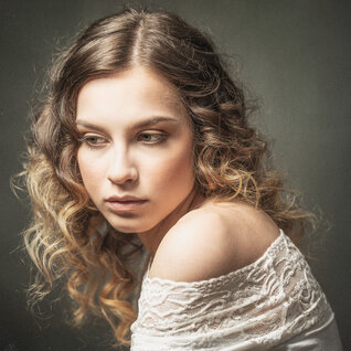 Classical portrait | Linda